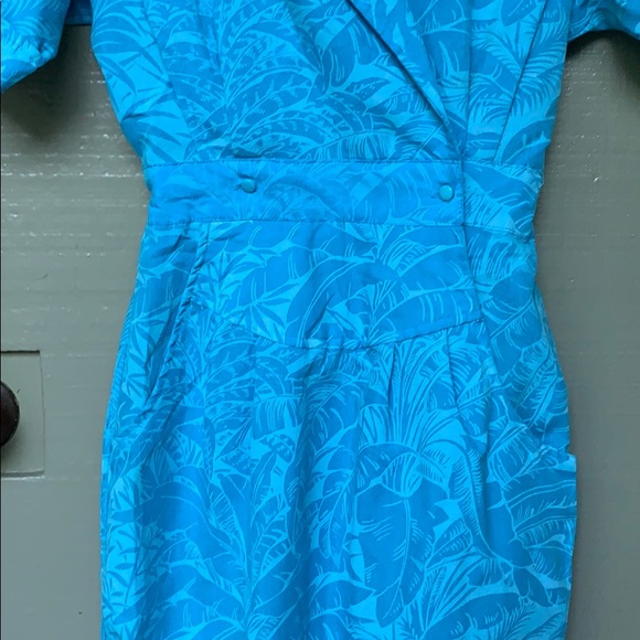 SOLD❗️VINTAGE- blue Hawaiian dress size small - Picture 5 of 8